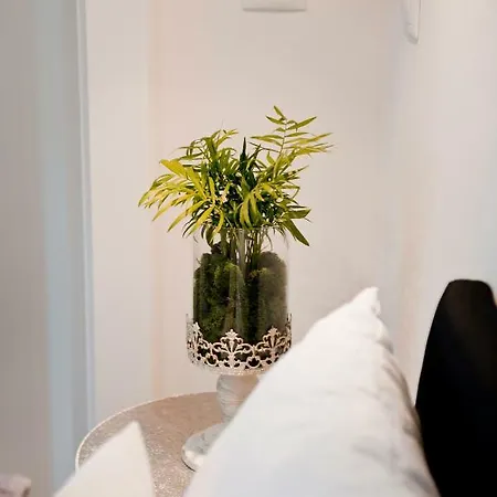 Next To The Old Town & Krasinski Garden شقة